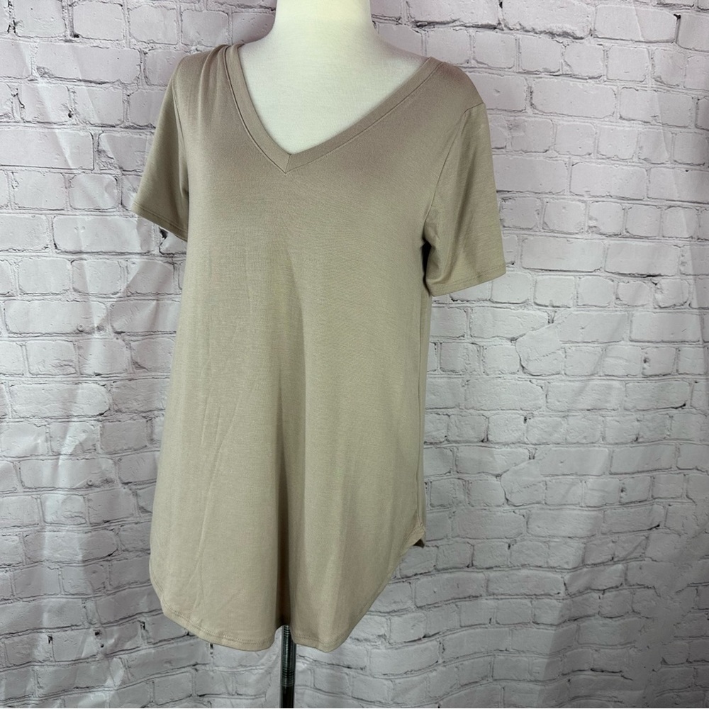 NWT zenana premium boutique Classic mocha V-Neck Womens knit tunic Top layer